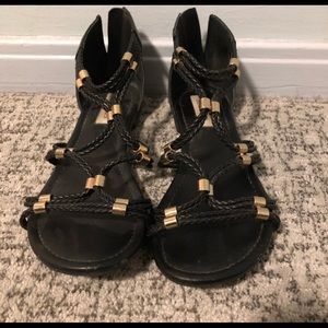 Steve Madden Black & Gold Gladiator Sandals Size 9